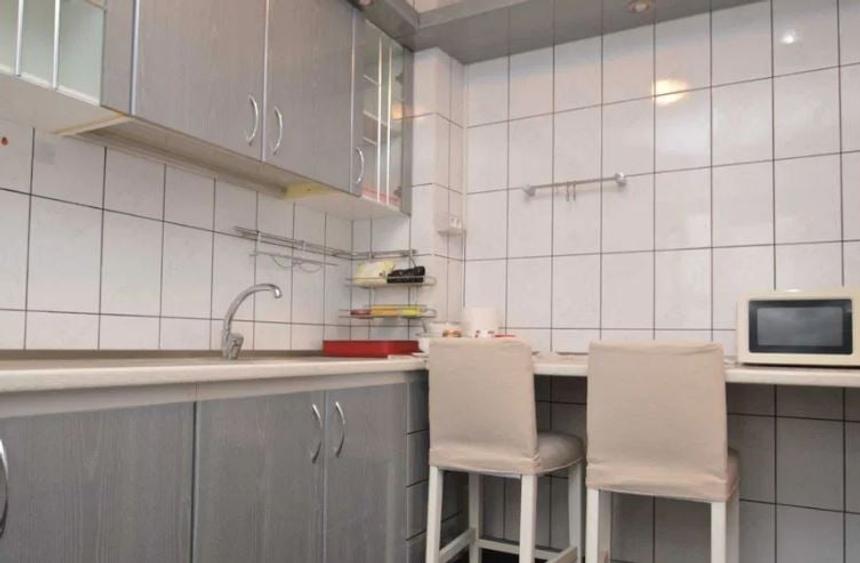 Apartament cu 3 camere decomandat, mobilat în Tineretului