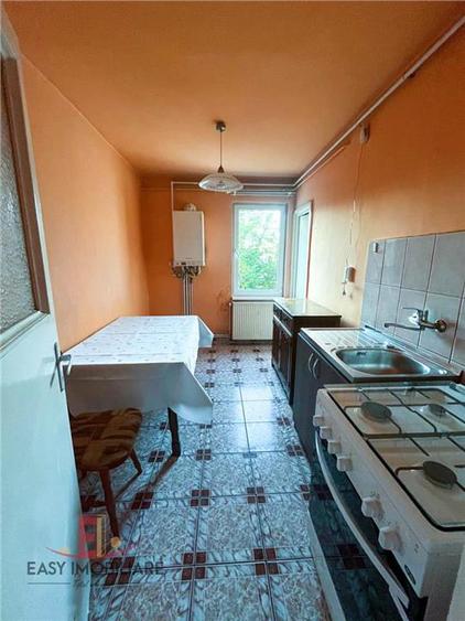Apartament cu 3 camere decomandat în Tudor