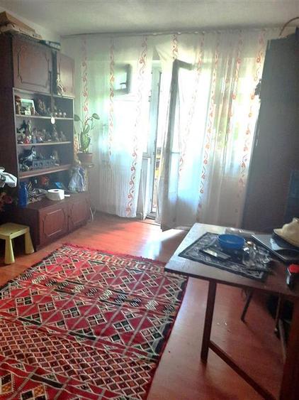 Apartament cu 3 camere decomandat în Viziru 3