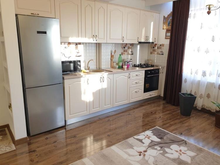 Apartament cu 3 camere decomandat în Rediu