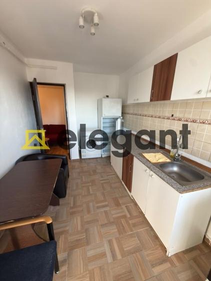 Apartament cu 3 camere semidecomandat, mobilat în George Enescu