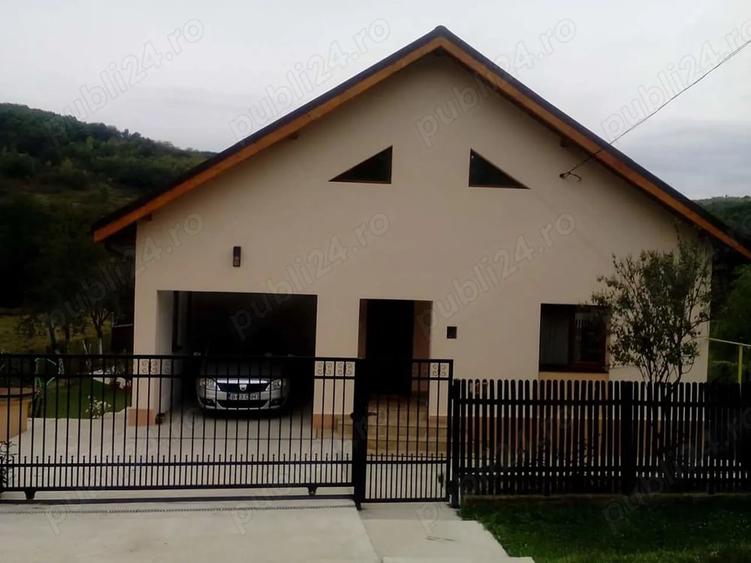 Casă cu 4 camere cu Teren 6202 Mp în Totea