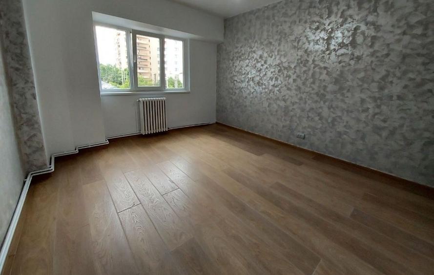 Apartament cu 3 camere decomandat în Păcurari