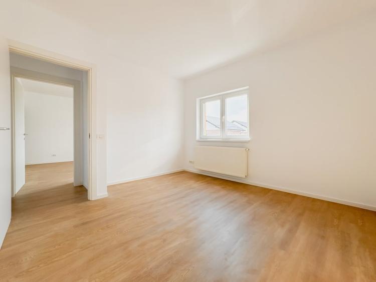 Casă individuală cu 4 camere cu Teren 375 Mp în Exterior Vest