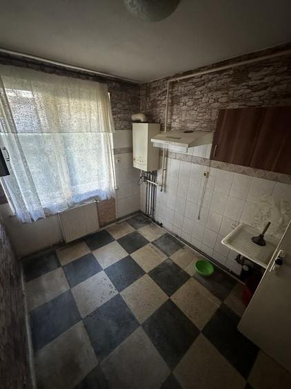 Apartament cu 3 camere în Tractorul