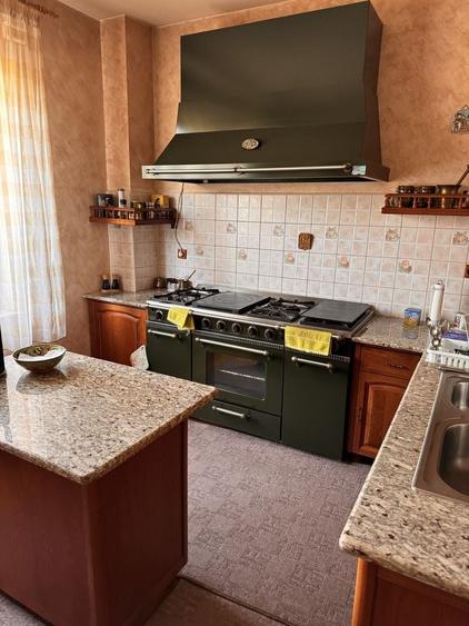 Casă cu 4 camere cu Teren 2200 Mp în Central