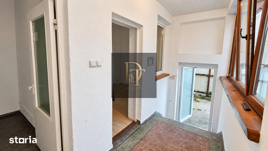 Casă cu 5 camere cu Teren 446 Mp în Florilor