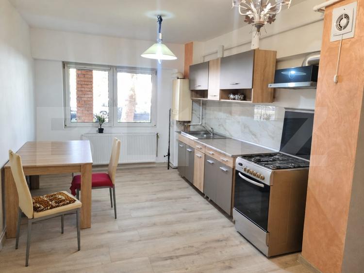 Apartament cu 3 camere decomandat, mobilat în Central