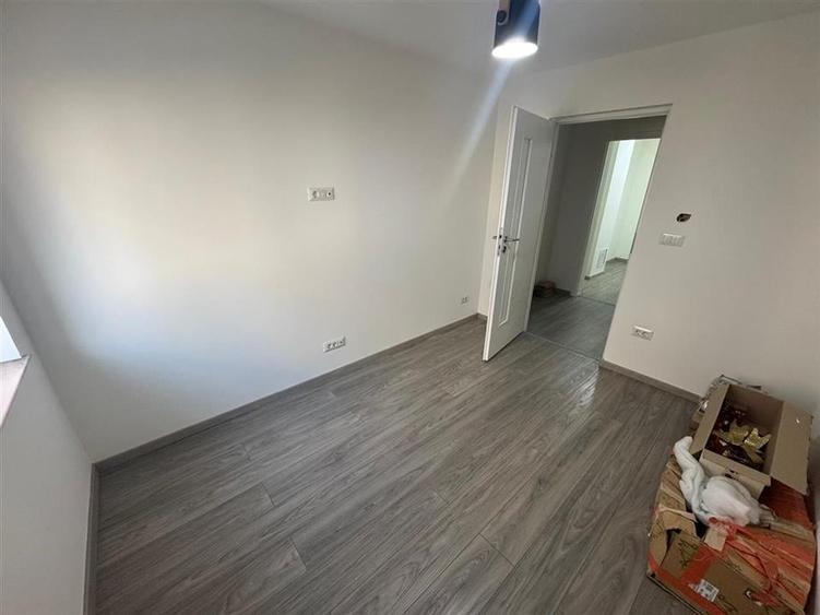 Apartament cu 3 camere decomandat, mobilat în Brăilei