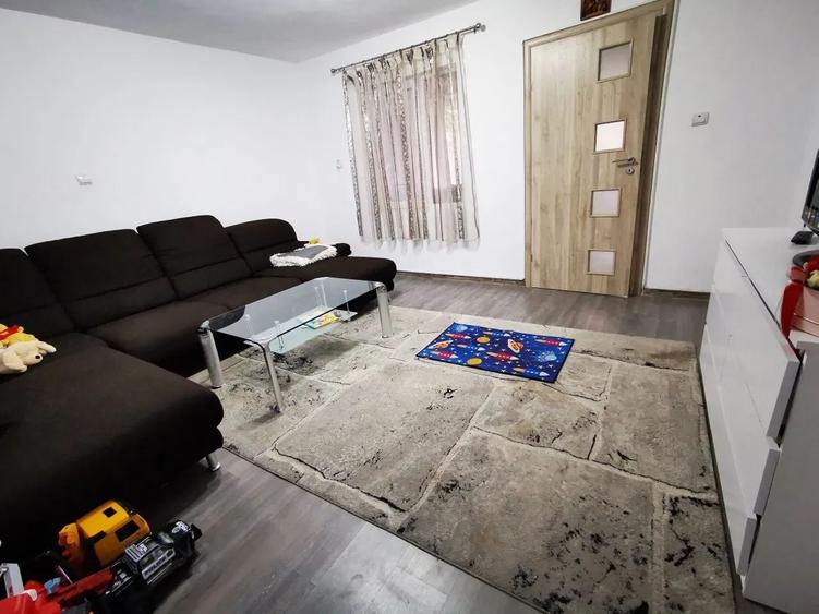 Casă individuală cu 5 camere cu Canalizare în Mehala