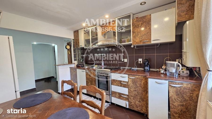 Apartament cu 3 camere decomandat în Est