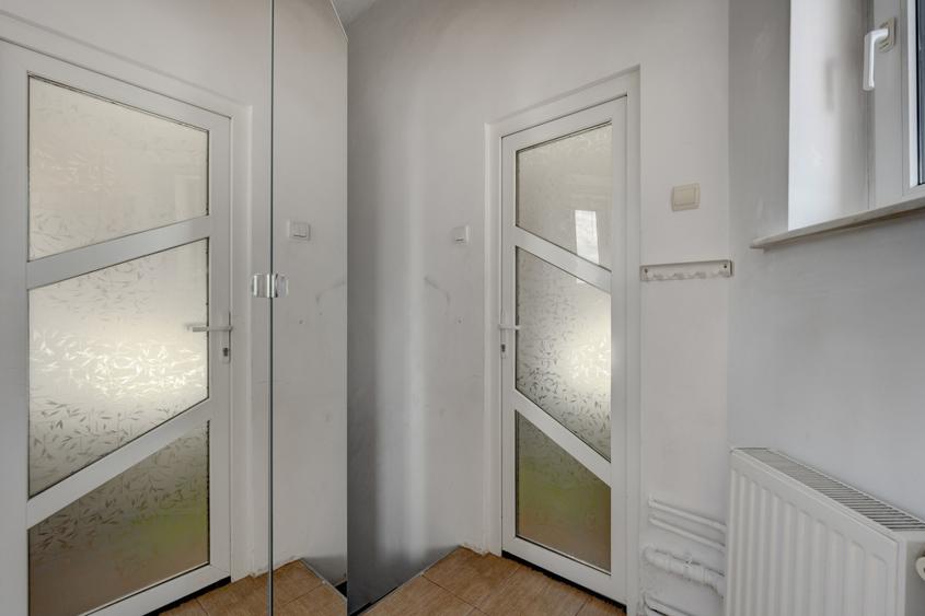 Apartament cu 2 camere semidecomandat, mobilat în P-ța Romană