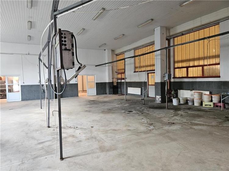 Spațiu industrial, de 2,200 mp, în Mârșa