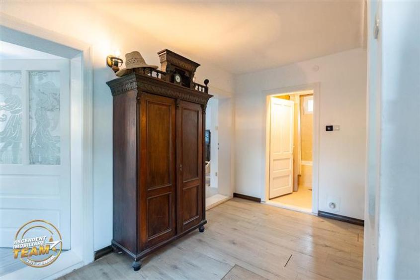Casă cu 7 camere cu Teren 2822 Mp în Căpeni