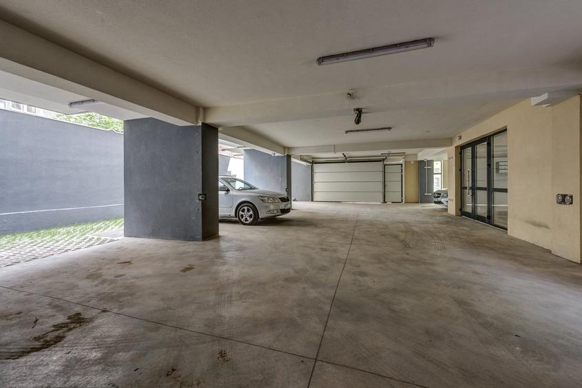 Apartament cu 3 camere semidecomandat în Cișmigiu