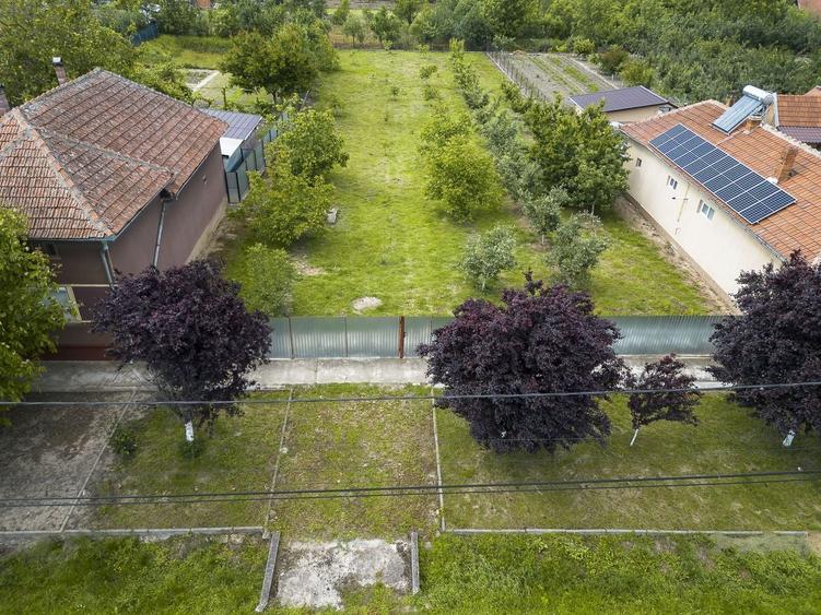 Teren Construcții intravilan de 1439 mp, în Cermei