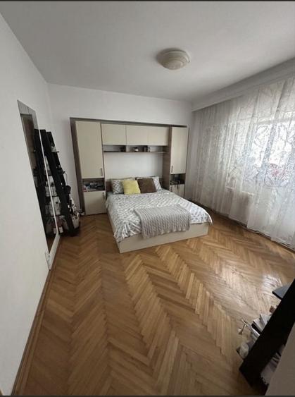 Apartament cu 3 camere decomandat în Craiovei