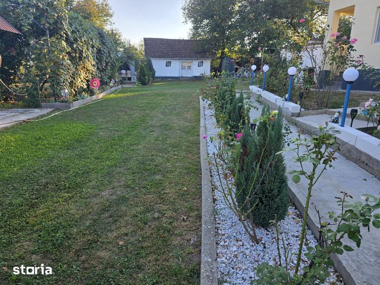 Casă cu 2 camere cu Teren 1300 Mp în Davidești
