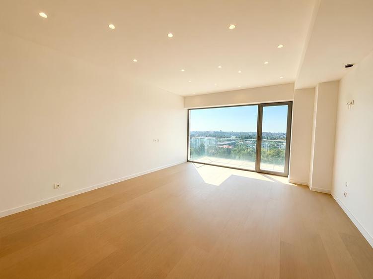 Apartament cu 3 camere decomandat în Aviației