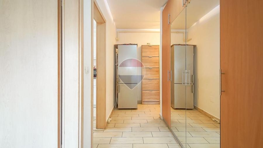 Apartament cu 2 camere decomandat în Tractorul