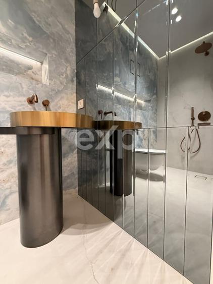 Apartament cu 4 camere decomandat în Sisești