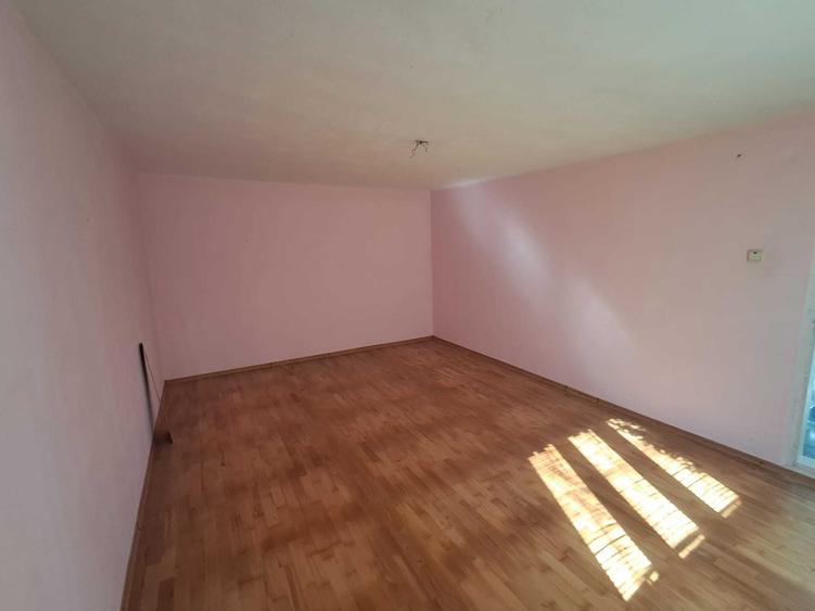 Casă cu 2 camere în Adjudu Vechi