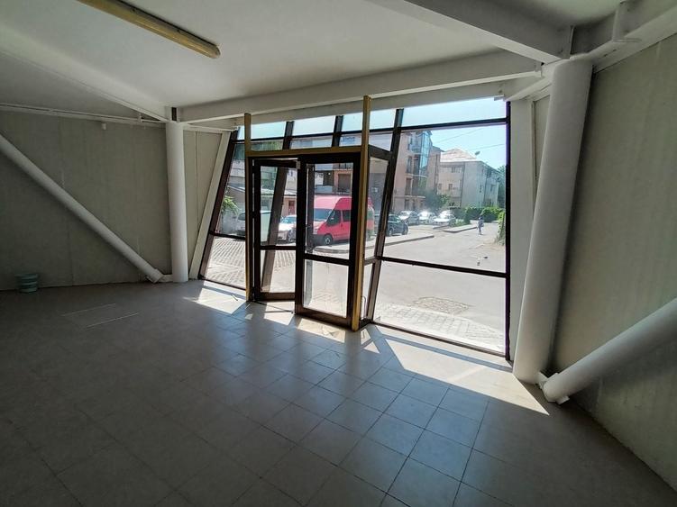 Spațiu comercial, de 60 mp, în Narcisa