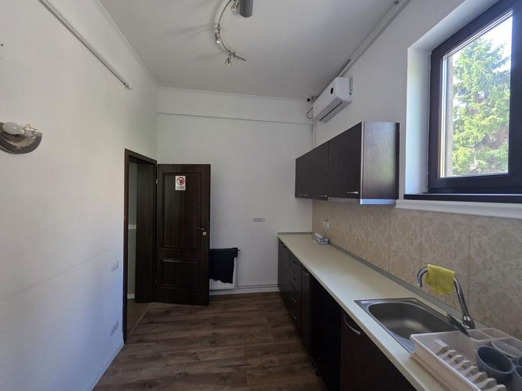 Apartament cu 3 camere decomandat în P-ța Romană