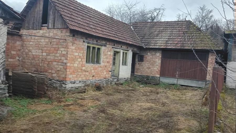 Casă cu 4 camere în Poiana