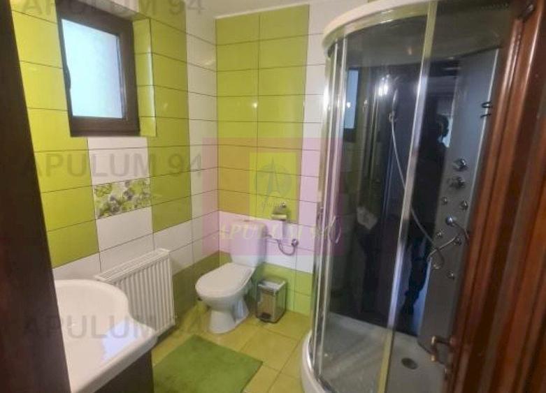Casă individuală cu 6 camere decomandat cu Canalizare în Liceul Militar
