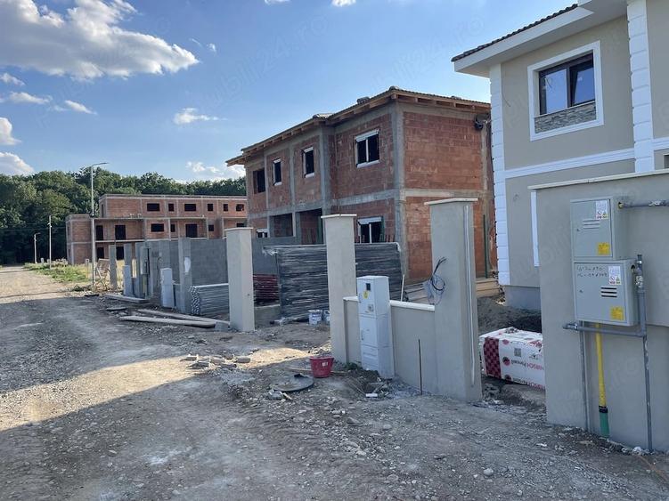 Casă cu 1 camere cu Teren 530 Mp în Dumbrăvița