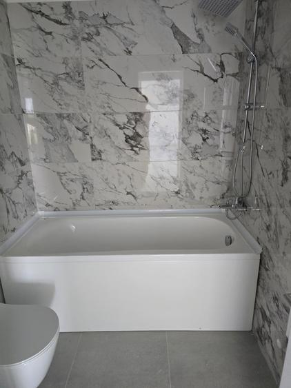 Apartament cu 3 camere decomandat în Energia