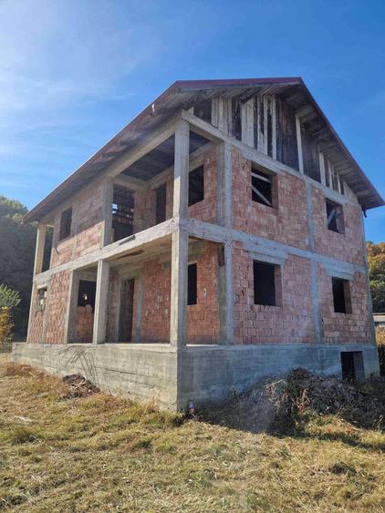 Casă cu 4 camere în Poiana