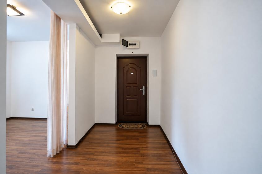 Apartament cu 4 camere decomandat în Precista