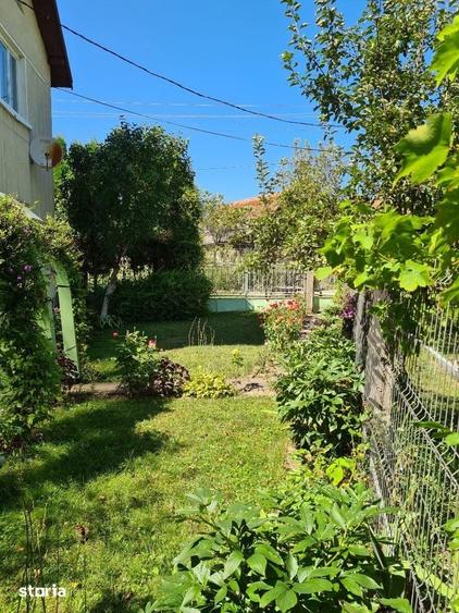 Casă cu 6 camere cu Teren 1932 Mp în Creaca