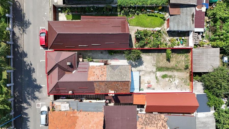 Casă individuală cu 7 camere cu Teren 319 Mp în Centrul Civic