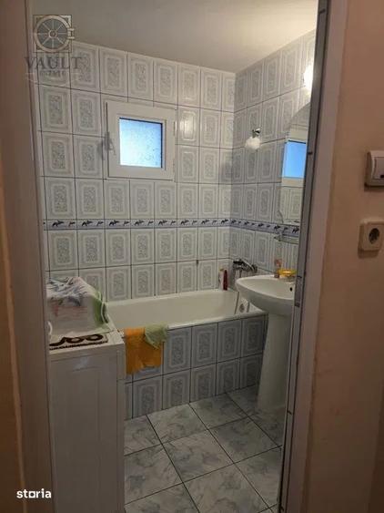 Apartament cu 3 camere semidecomandat, mobilat în Pantelimon