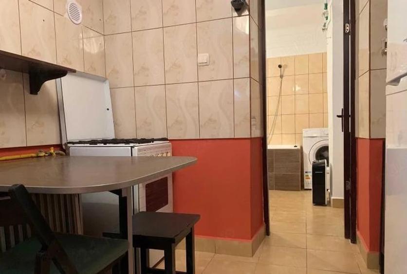 Garsonieră decomandată, mobilată în P-ța Universității