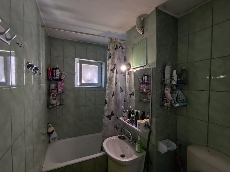 Apartament cu 3 camere semidecomandat în 9 Mai