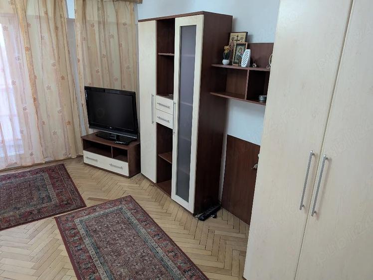 Garsonieră decomandată în Lunei