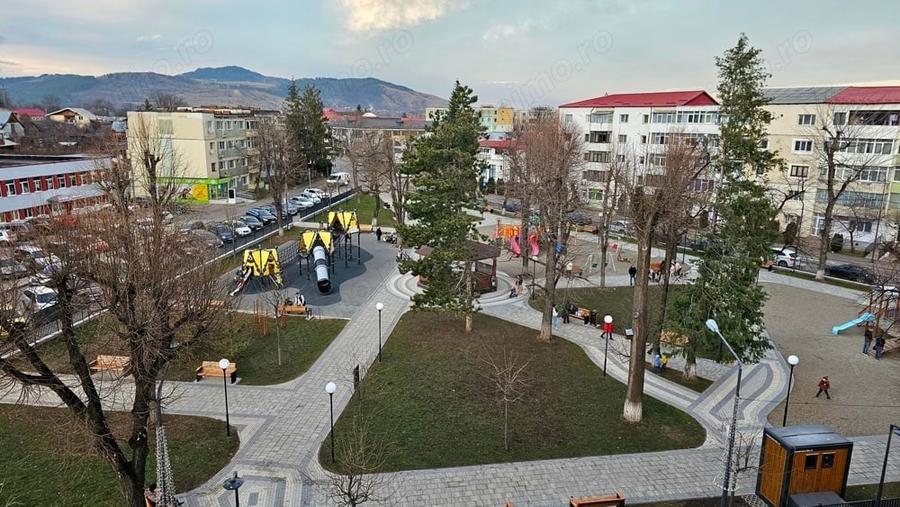Apartament cu 2 camere decomandat în Moinești