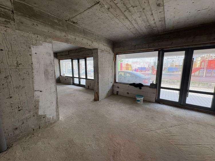 Spațiu comercial, de 240 mp, în Berceni