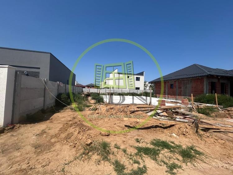 Casă individuală cu 4 camere cu Teren 300 Mp în Preajba