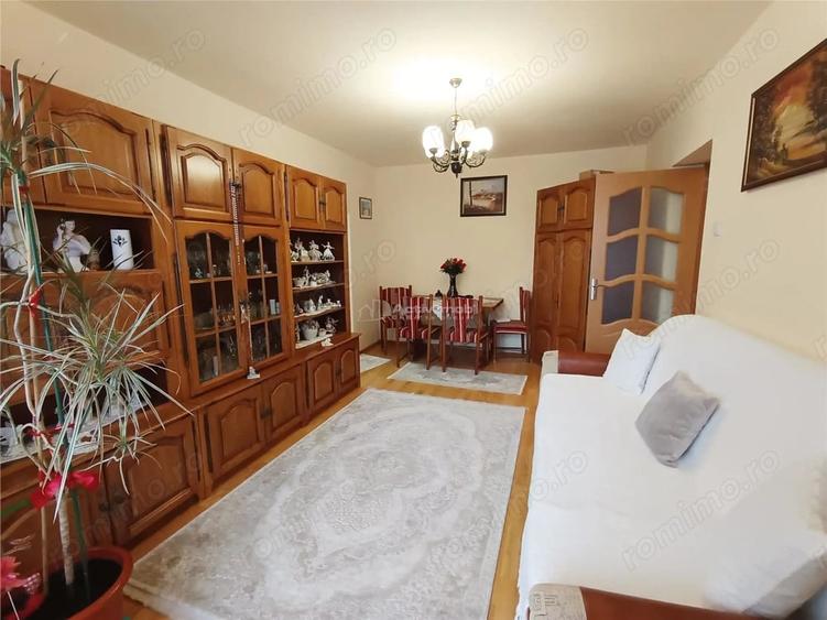 Apartament cu 2 camere decomandat, mobilat în Central
