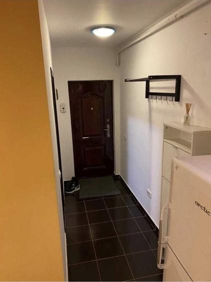 Garsonieră în Roșu