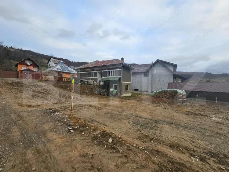 Casă cu 3 camere cu Teren 300 Mp în Mihoești