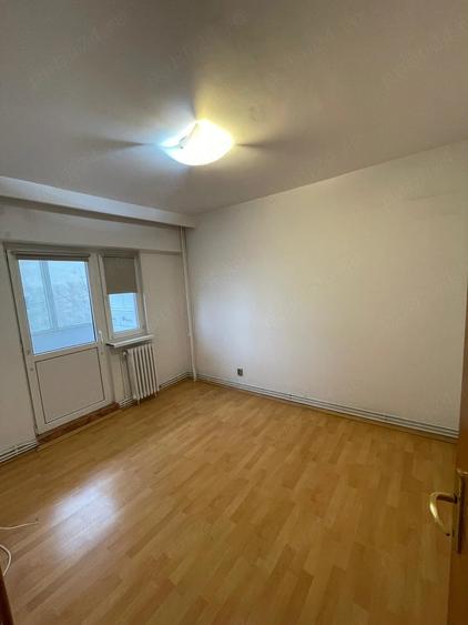 Apartament cu 4 camere decomandat în Republicii