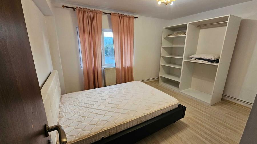 Apartament cu 3 camere decomandat în Cornetu