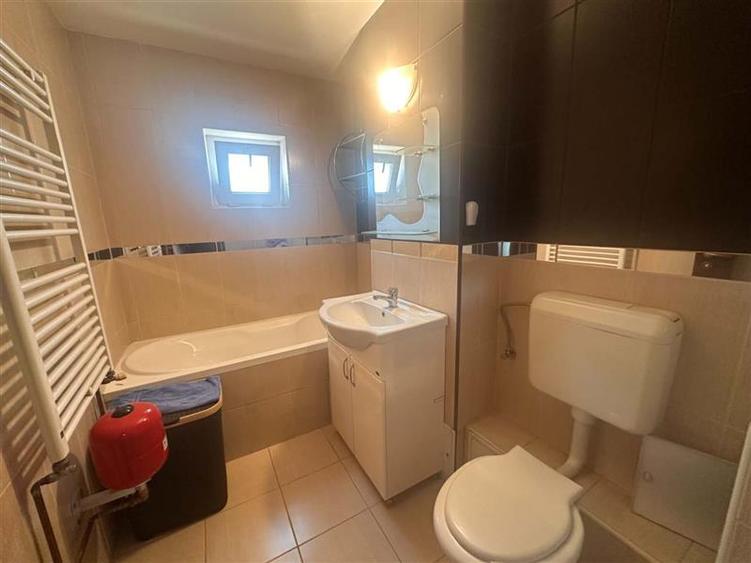Apartament cu 2 camere semidecomandat, mobilat în Girocului