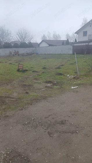 Teren de 1000 mp, în Vânători